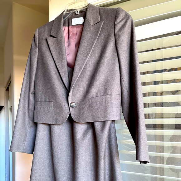 This is a dress suite perfect to come back to the office! Elegant, sober - Picture 1 of 3